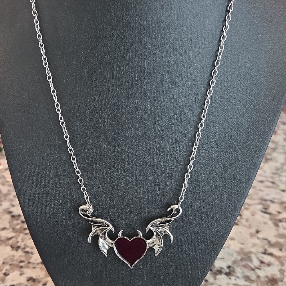 Source Unknown Silver Necklace with Dark Red Heart and Wings - Picture 3 of 5